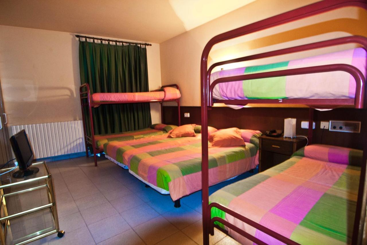 Les Collades Hostal *