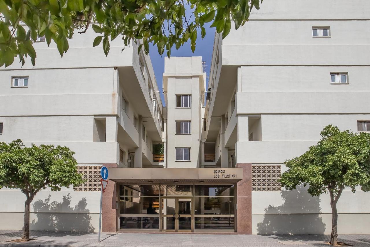 Tilos & Parking & Piscina Apartamento *