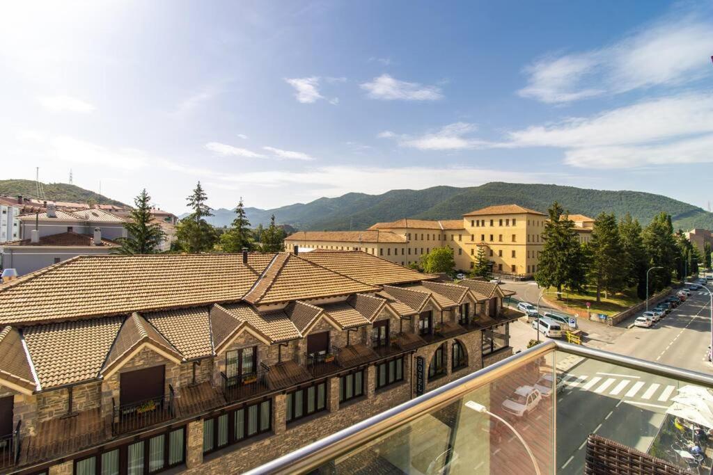 Penthouse Pyrinees , Terrace , Parking & Storage * Sabiñánigo