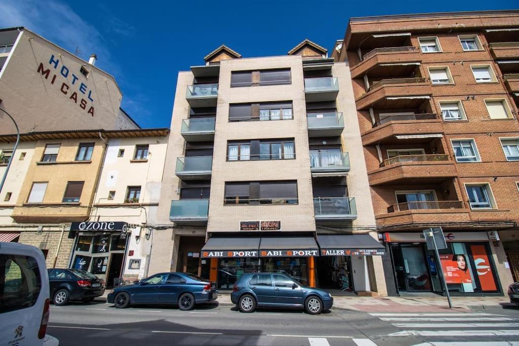 Penthouse Pyrinees , Terrace , Parking & Storage Apartamento