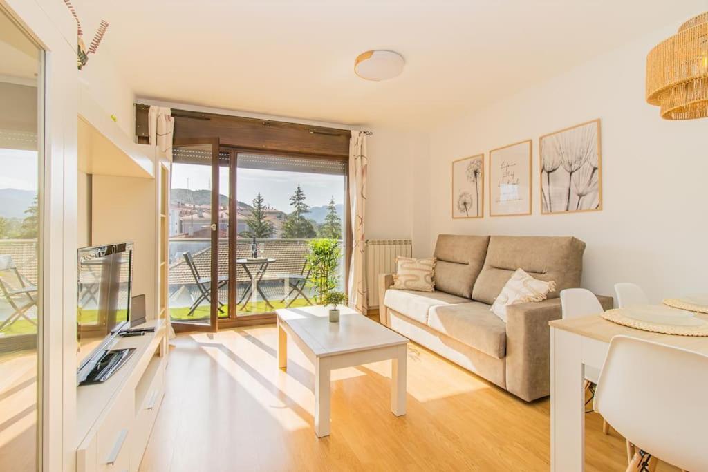 Penthouse Pyrinees , Terrace , Parking & Storage Apartamento Sabiñánigo