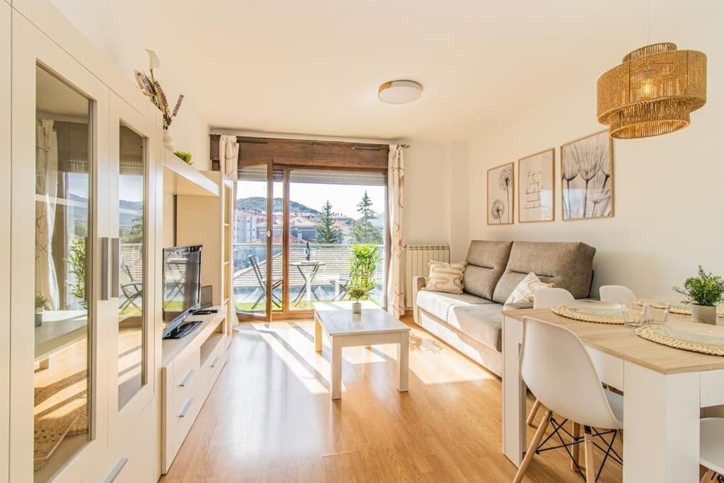 Penthouse Pyrinees , Terrace , Parking & Storage Apartamento