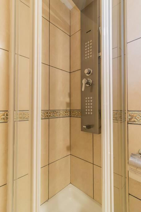 Penthouse Pyrinees , Terrace , Parking & Storage