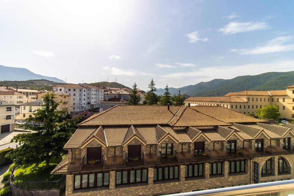 Penthouse Pyrinees , Terrace , Parking & Storage Apartamento *