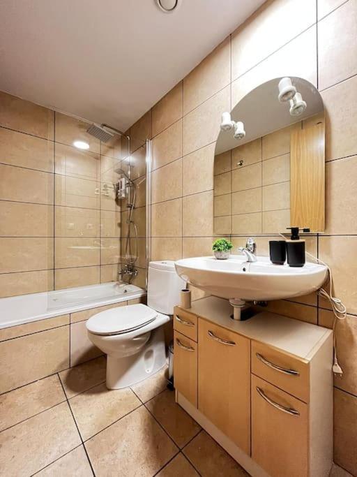 Penthouse Pyrinees , Terrace , Parking & Storage Sabiñánigo