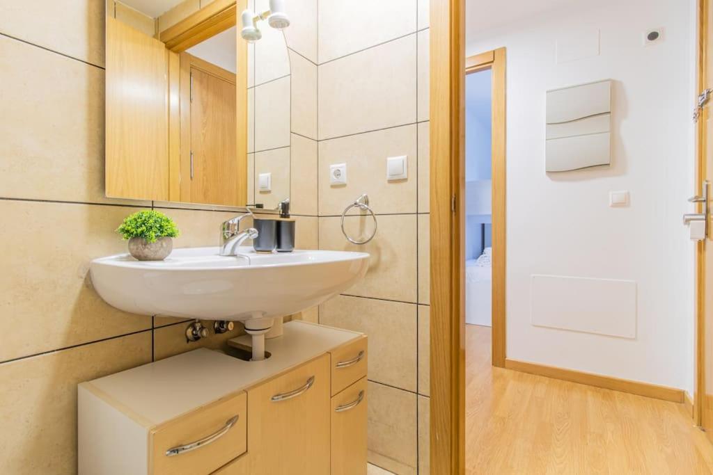 Apartamento Penthouse Pyrinees , Terrace , Parking & Storage Sabiñánigo