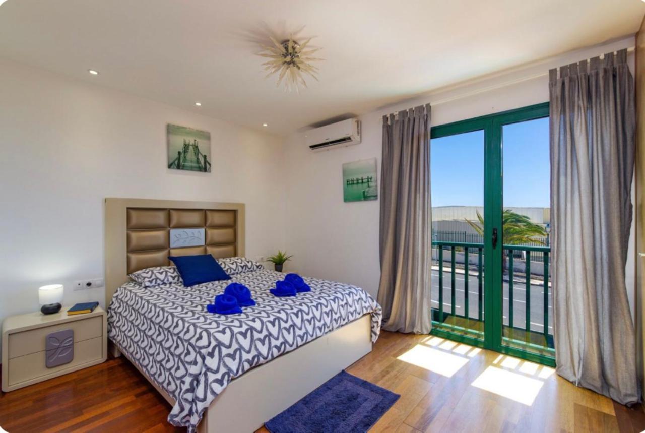 Spacious Private & Private Heated Pool - Sunshine Costa Teguise