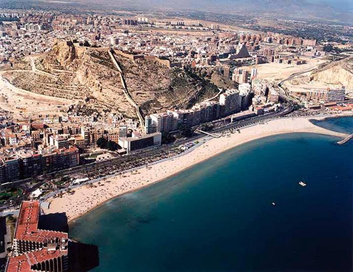 Habitación en casa particular R-3- комната в квартире для 1 человек в центре Alicante