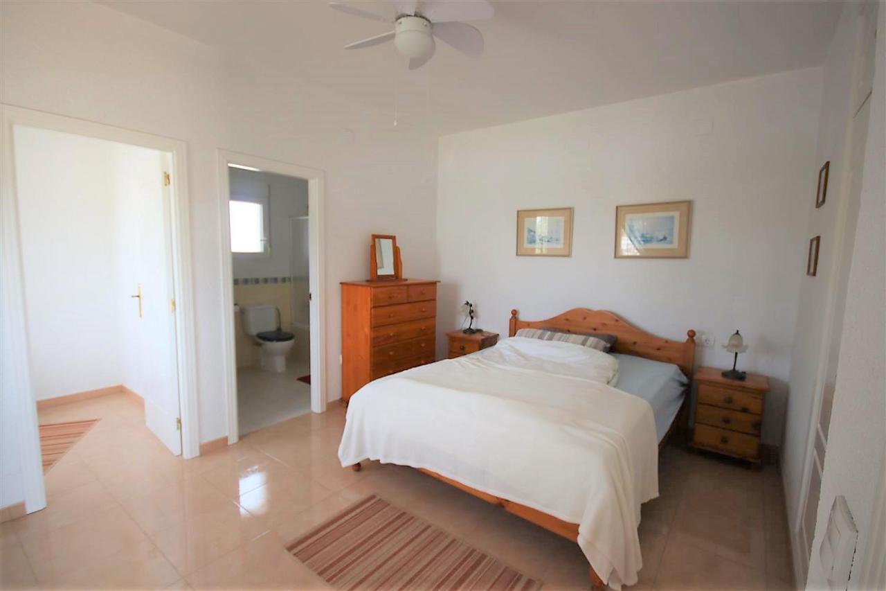 Mira Rosa Segaria - - 3 Double Bedroom *