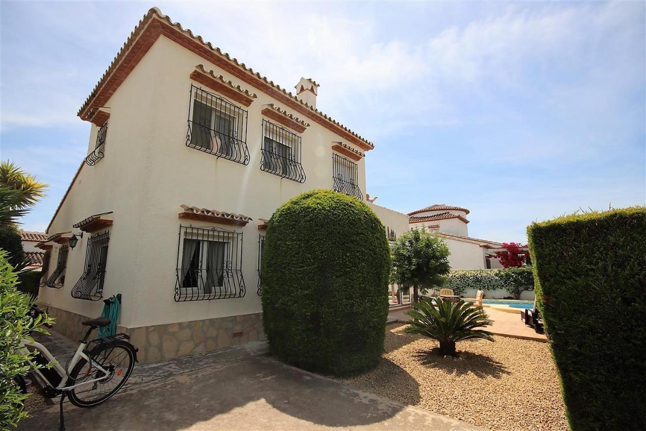 Mira Rosa Segaria - - 3 Double Bedroom *