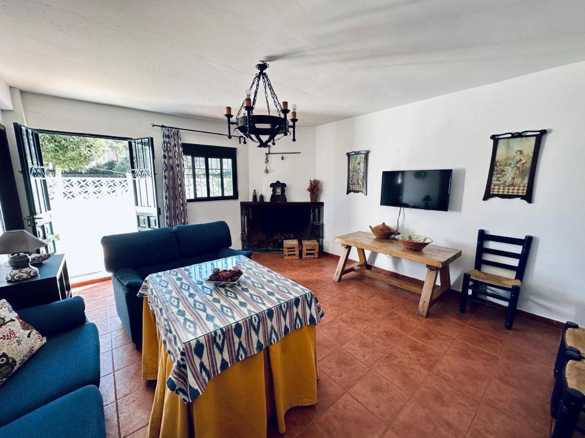 Vivienda Rural Ojalvos * Cortegana