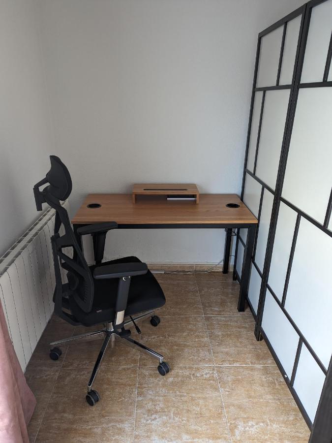 Vivienda Compartida Con Ambiente Familiar *
