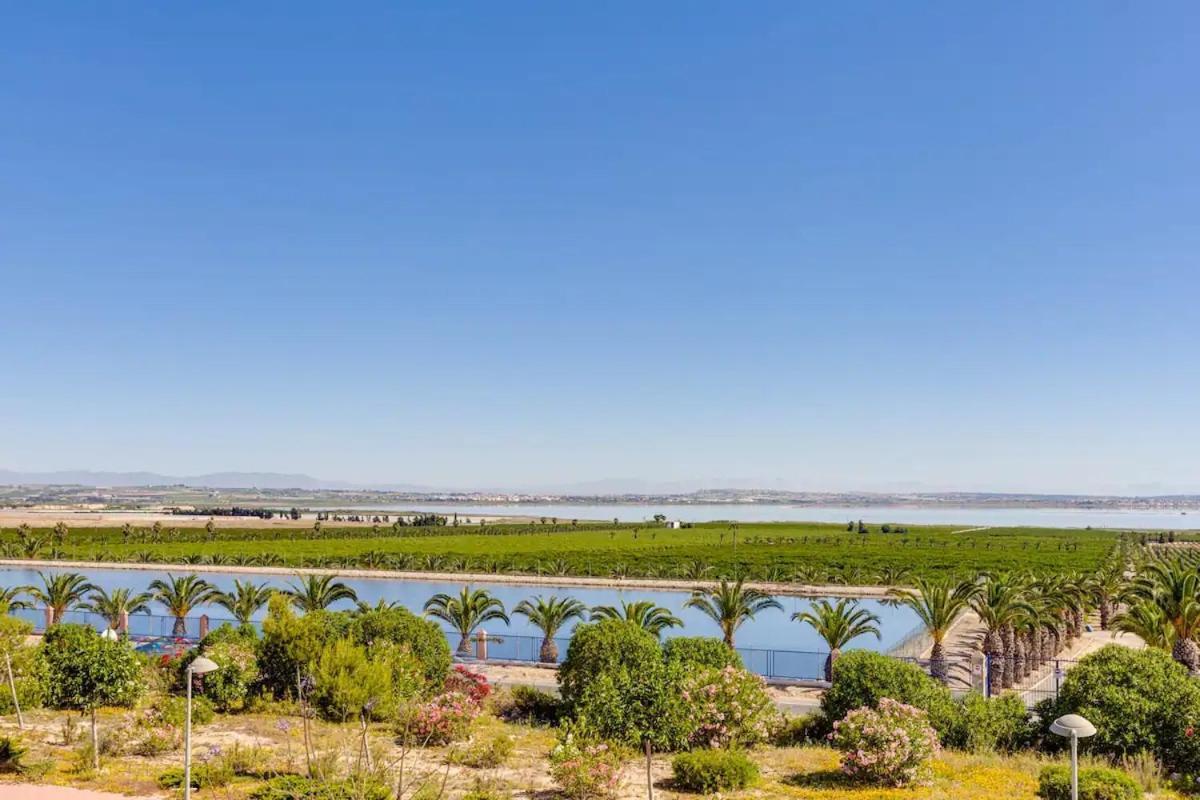 Apartment Laguna Resort: Beachfront With Rosa Lagoon Views Torrevieja