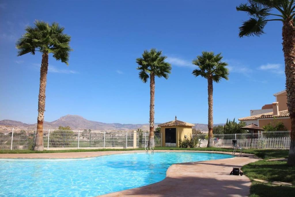 Сasa de vacaciones Golf Retreat W/mountain Views, Pool & Beach Access