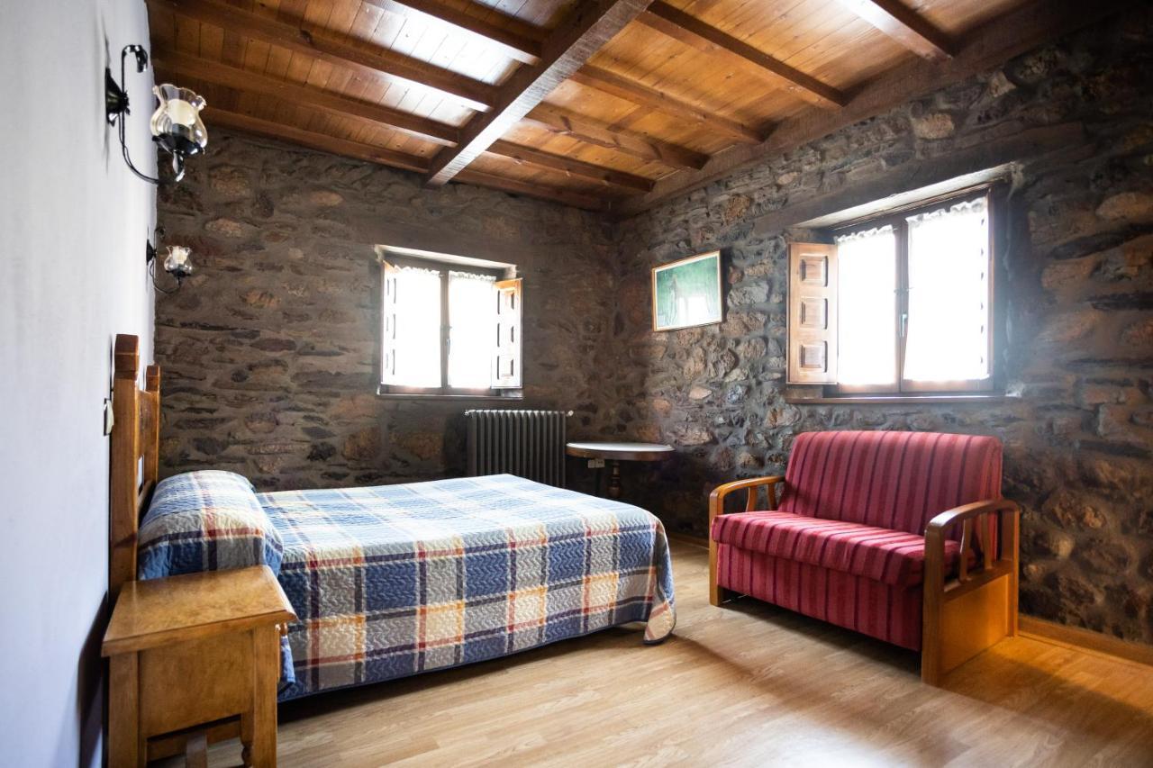 Casa De Aldea Menendez Holiday home *