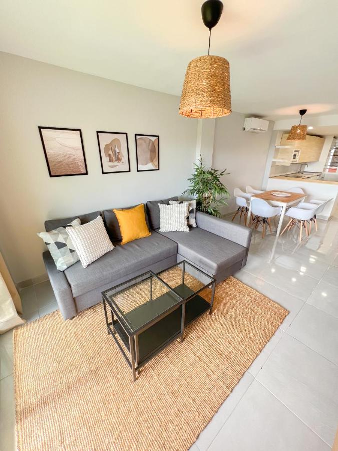Cozy With Large Terrace Apartamento *