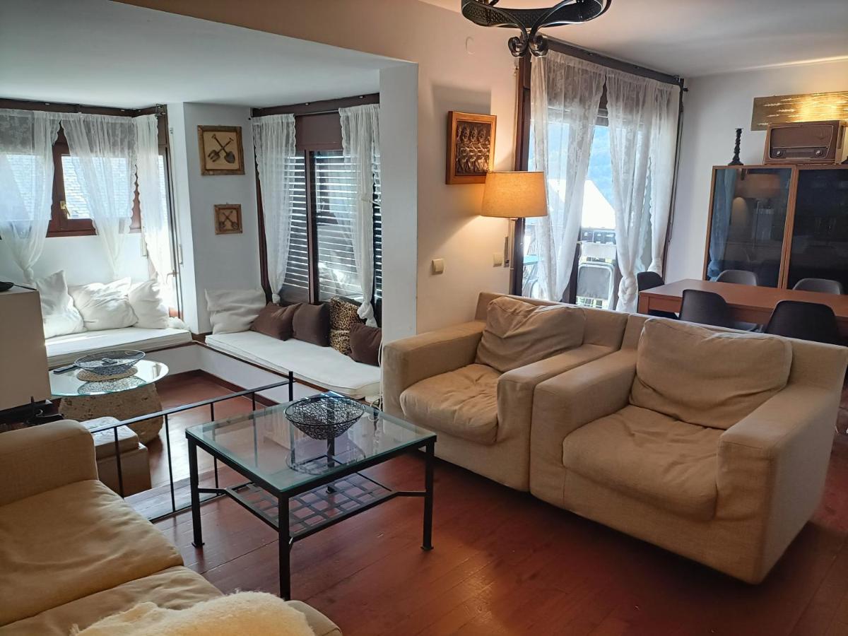 Junto A Vielha Apartment