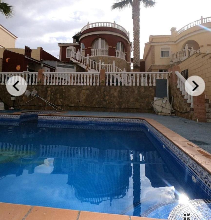Villa Rr *