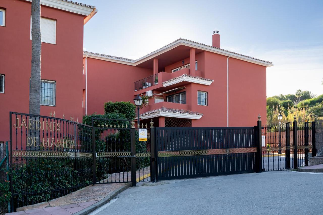 Apartment Spacious With Sea View, Walking Distance To The Beach, Parking, Pool, Wifi