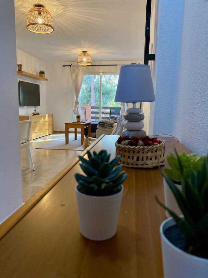 Two Bedroom Casares Costa Apartamento *