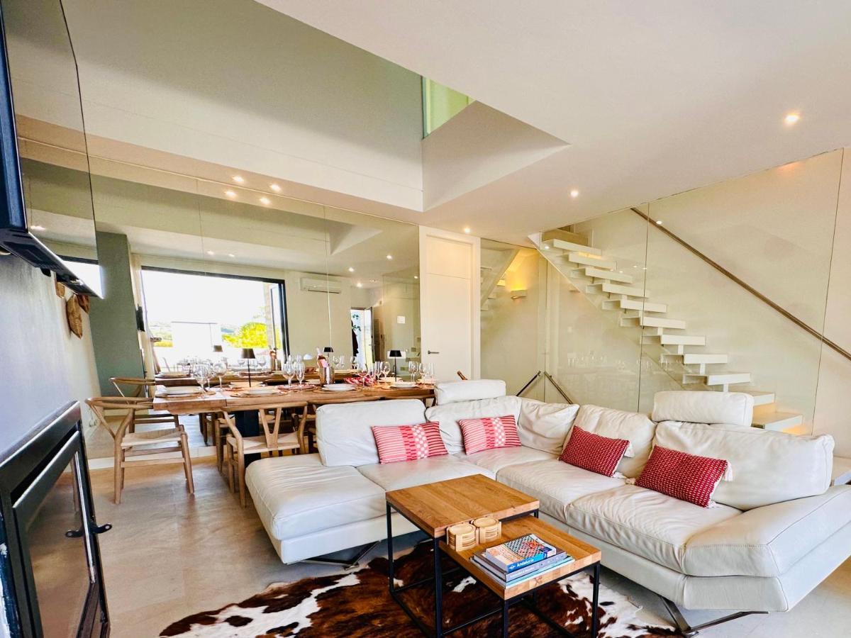 Casasotopolo, Sotogrande, Sleeps 8, Private Rooftop Pool, Easy Free Parking *