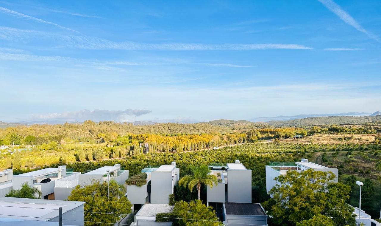 Casasotopolo, Sotogrande, Sleeps 8, Private Rooftop Pool, Easy Free Parking *