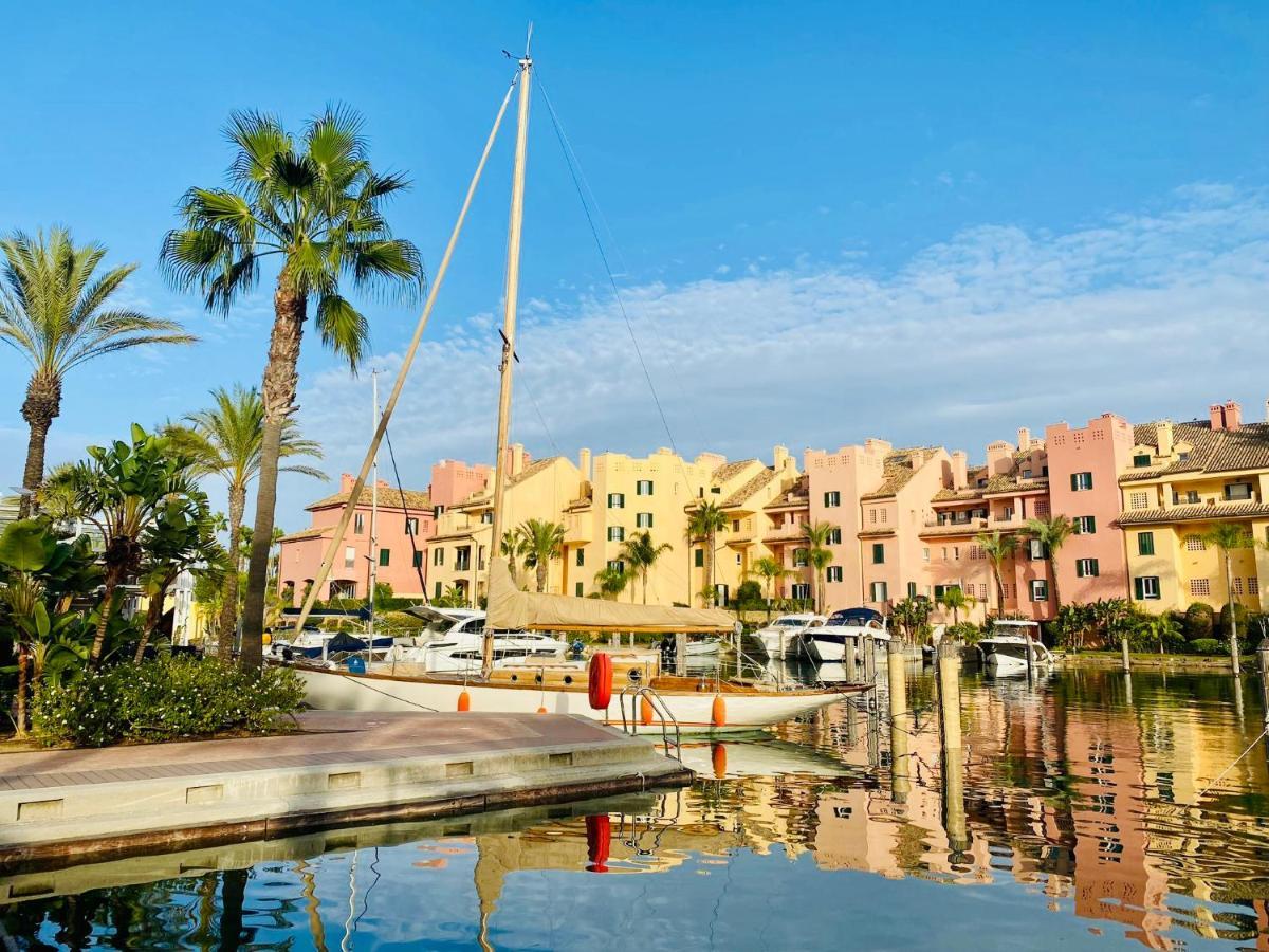 Casasotopolo, Sotogrande, Sleeps 8, Private Rooftop Pool, Easy Free Parking Villa San Enrique de Guadiaro