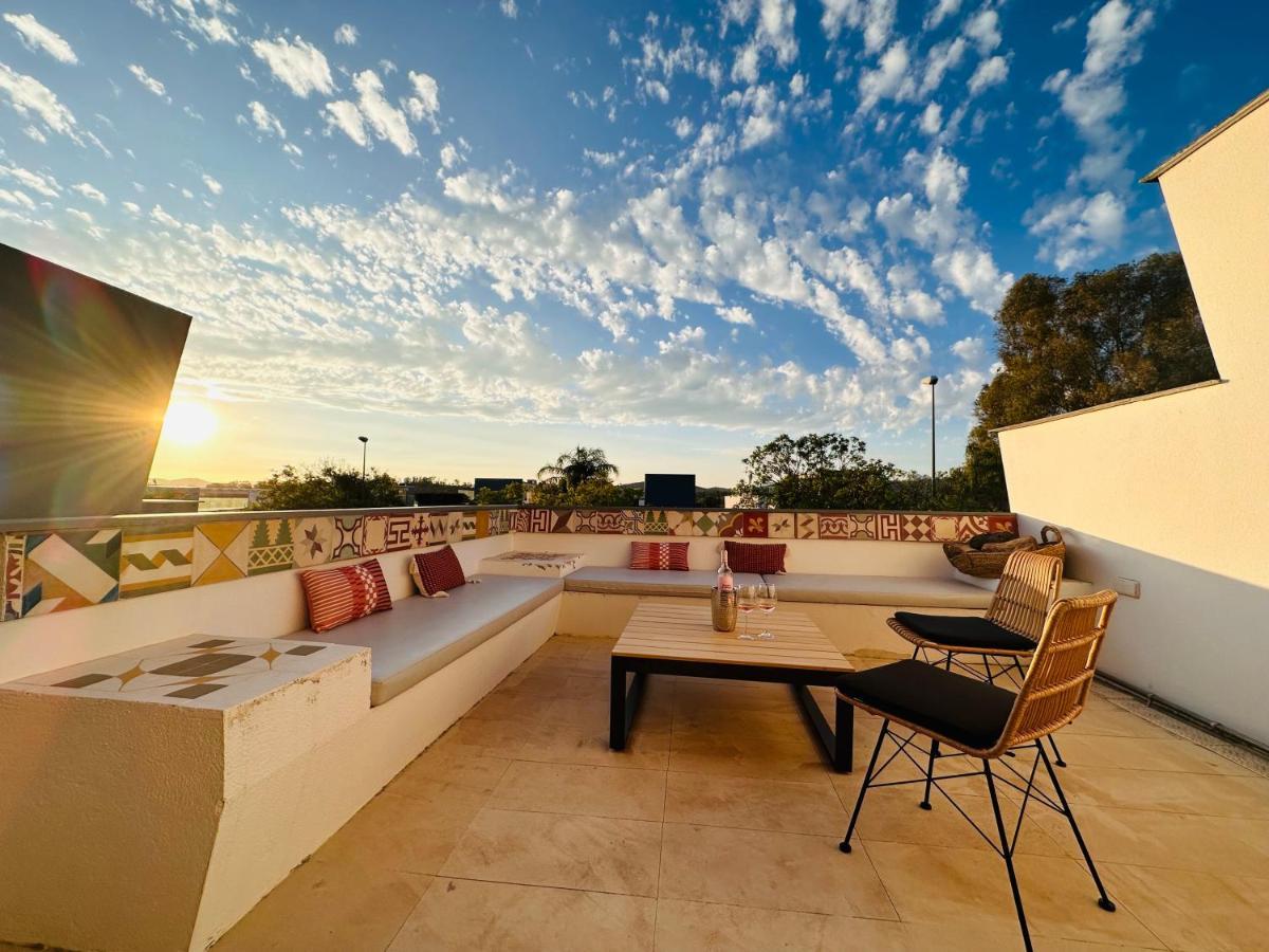 Casasotopolo, Sotogrande, Sleeps 8, Private Rooftop Pool, Easy Free Parking Villa