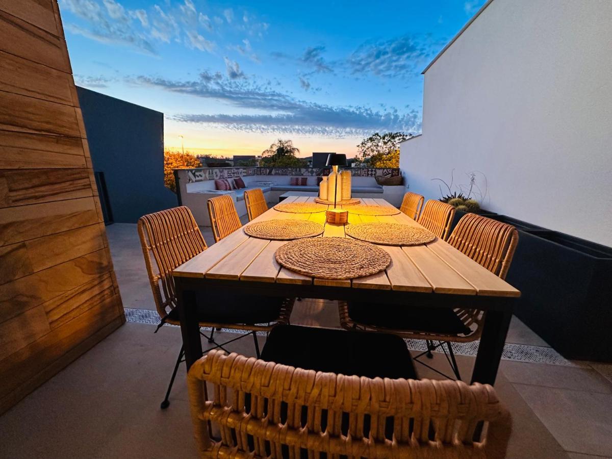 Casasotopolo, Sotogrande, Sleeps 8, Private Rooftop Pool, Easy Free Parking Villa *