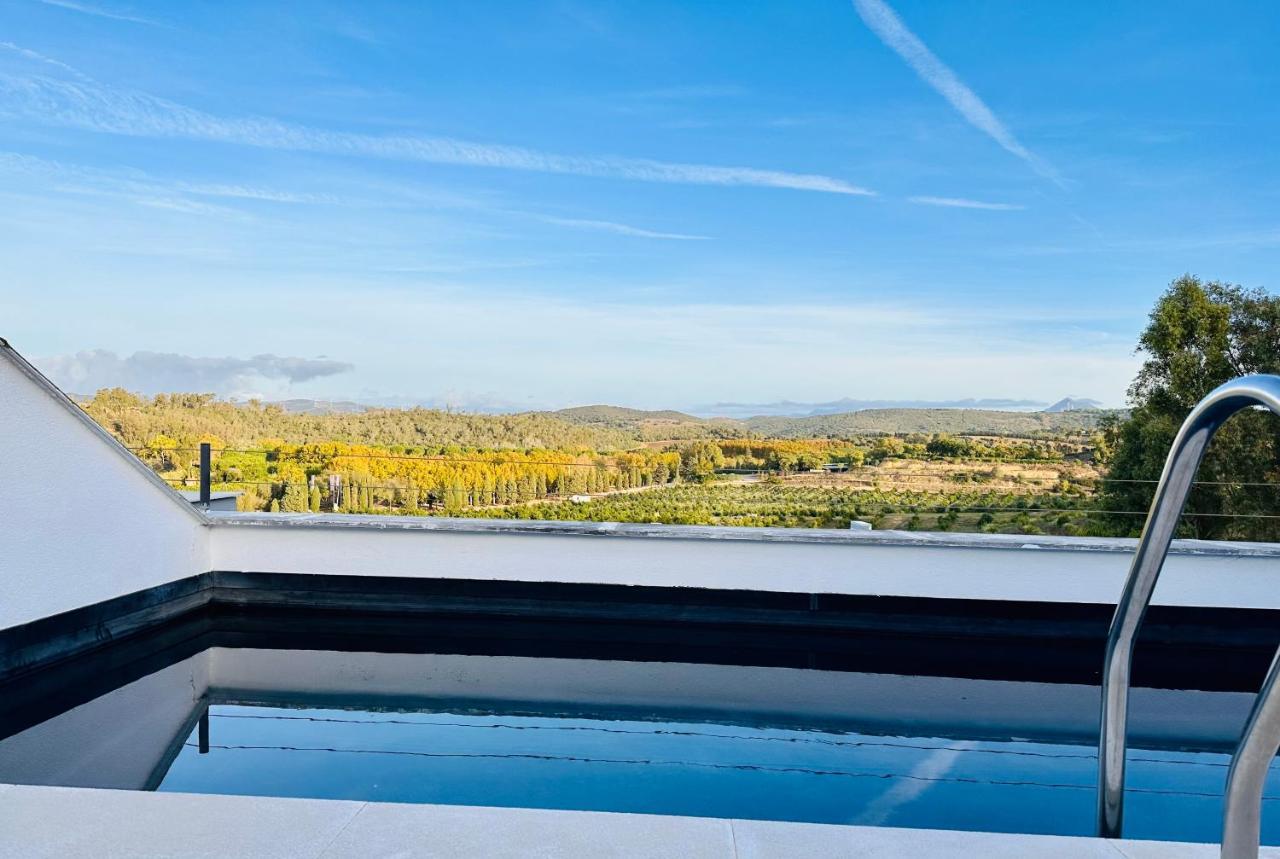 Villa Casasotopolo, Sotogrande, Sleeps 8, Private Rooftop Pool, Easy Free Parking