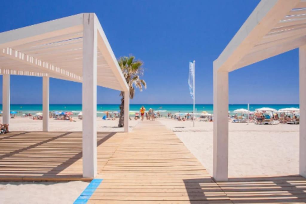 Amplio Apartamento 2 Dormitorios Cerca De La Playa Apartment