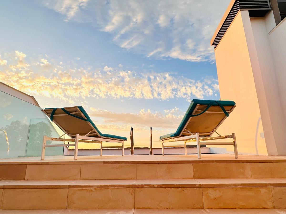 Casasotopolo, Sotogrande, Sleeps 8, Private Rooftop Pool, Easy Free Parking Villa San Enrique de Guadiaro