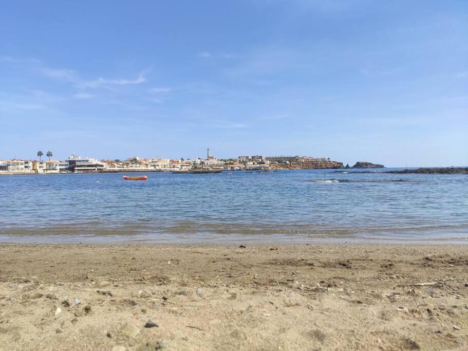 Adosado En *