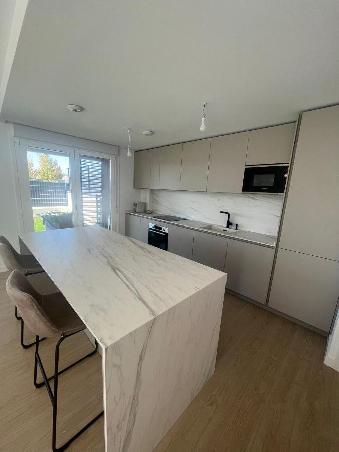 Apartamento Moderno Bajo Con Jardin *