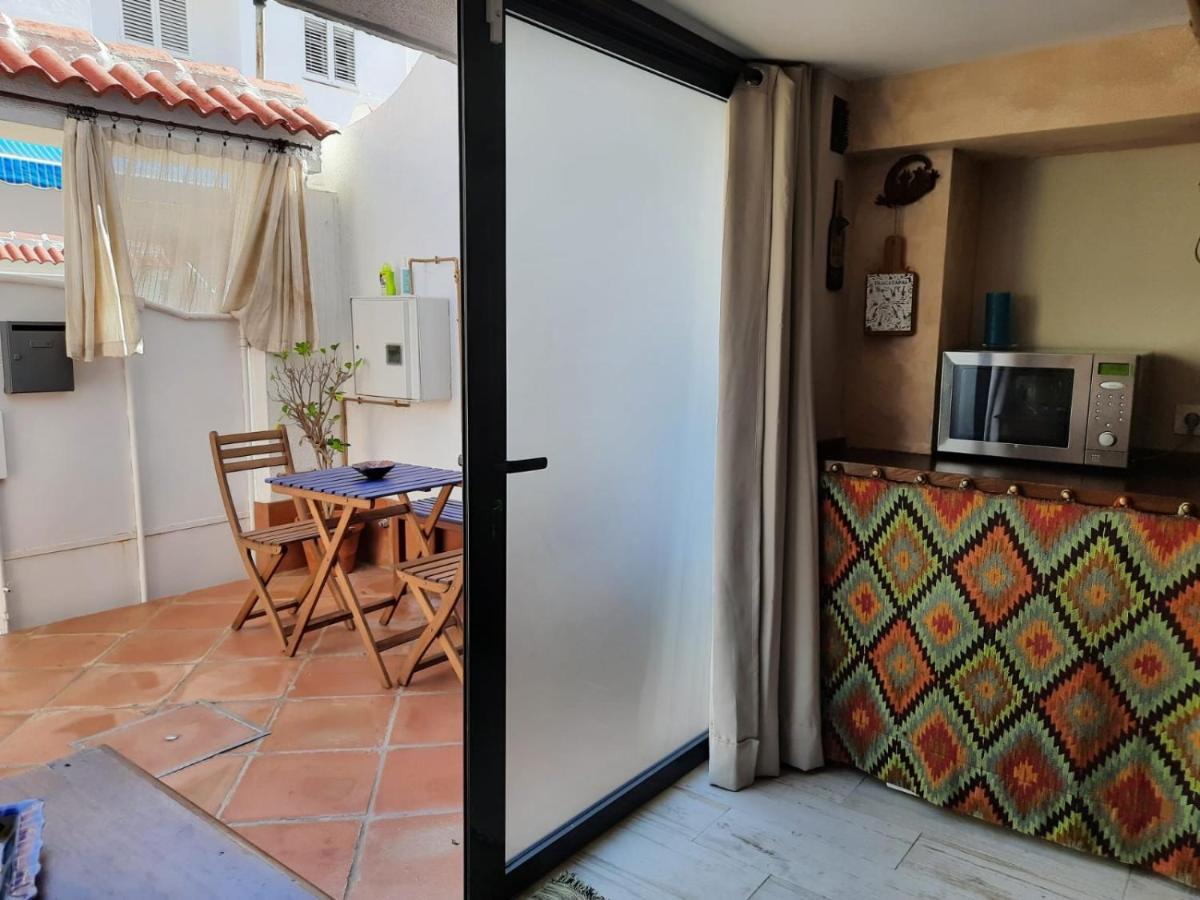 Un Vacacional Con Detalles De Un Hogar Apartamento