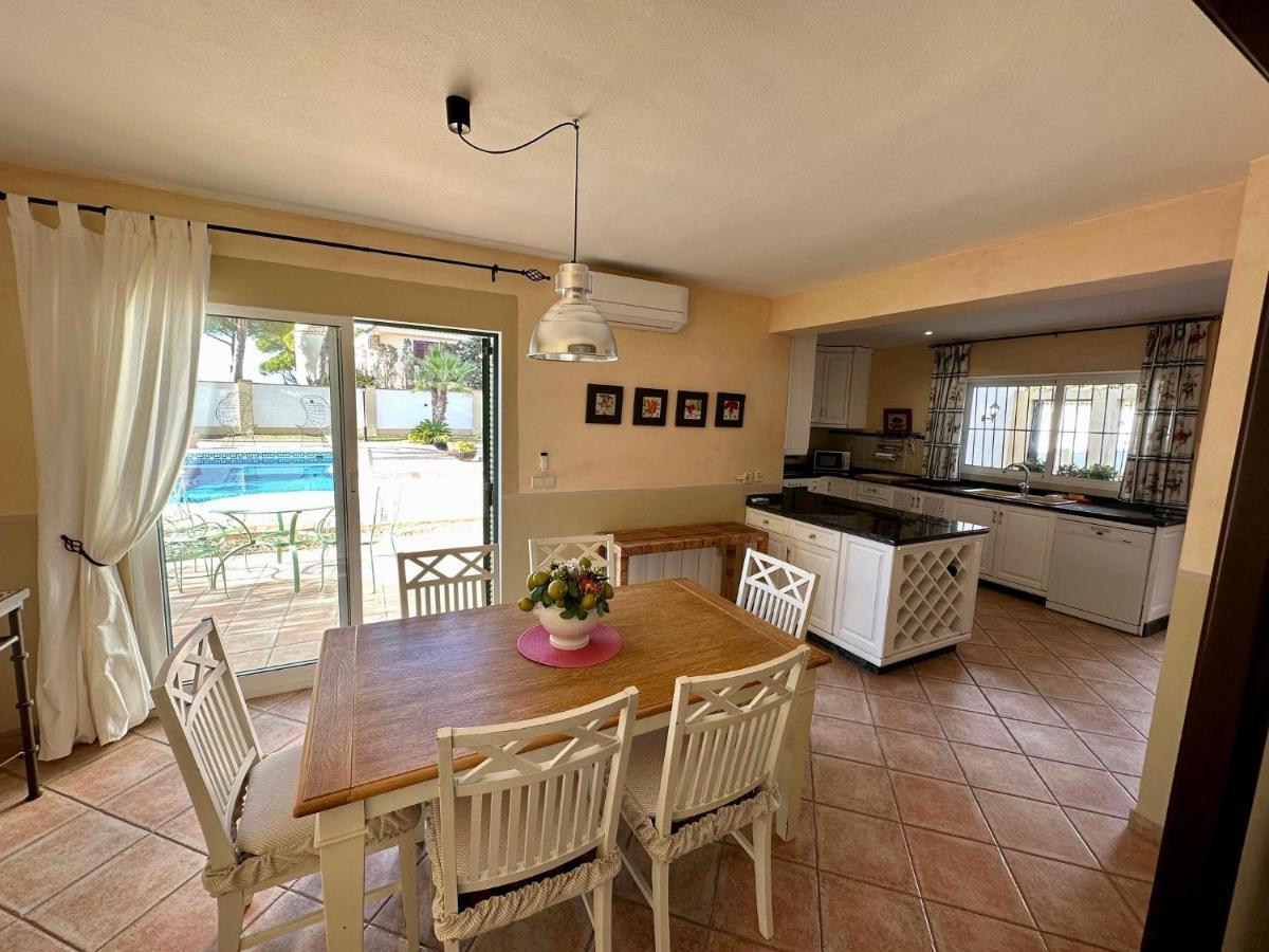 Chalet Mediterranea A 75 Metros De La Playa. Villa Oriola (Orihuela)