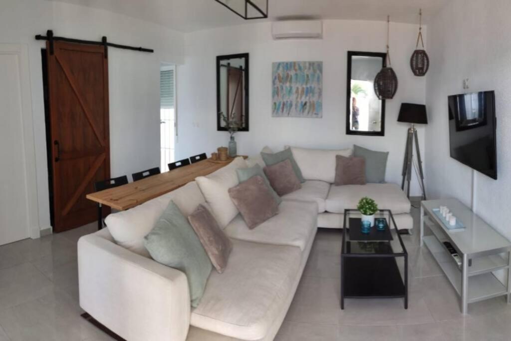 Casa De La Paz / Andalucia Villa Hozanejos