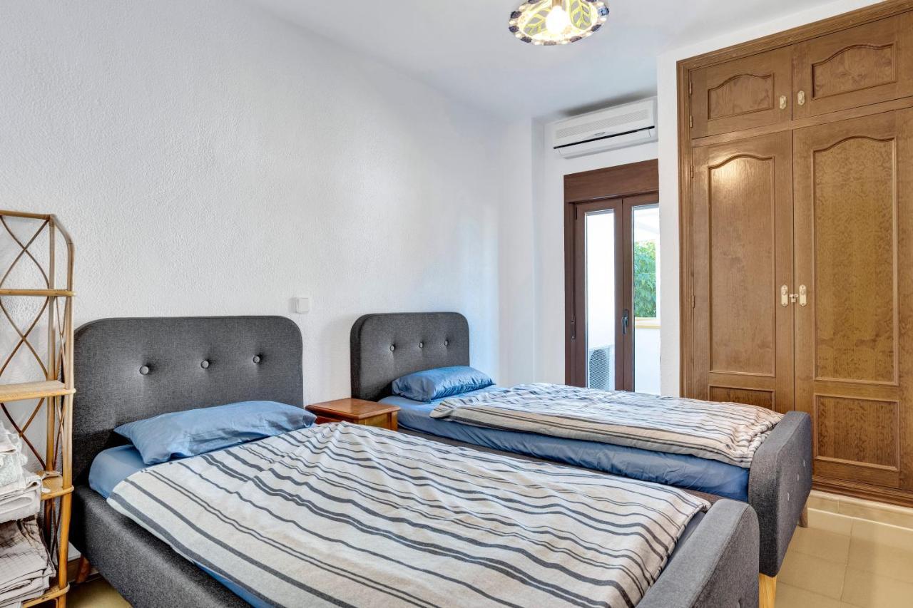 Ruhiges Eckreihenhaus Mit Pool In La Sella Zarzas One Denia