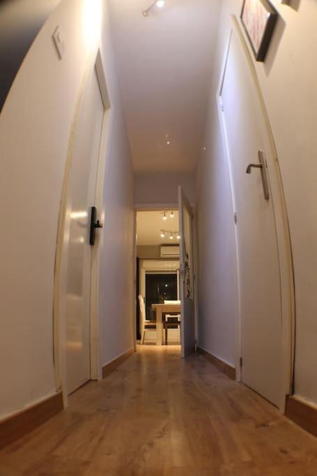 Comodo Piso Con Cocina, Salon Y Balcon