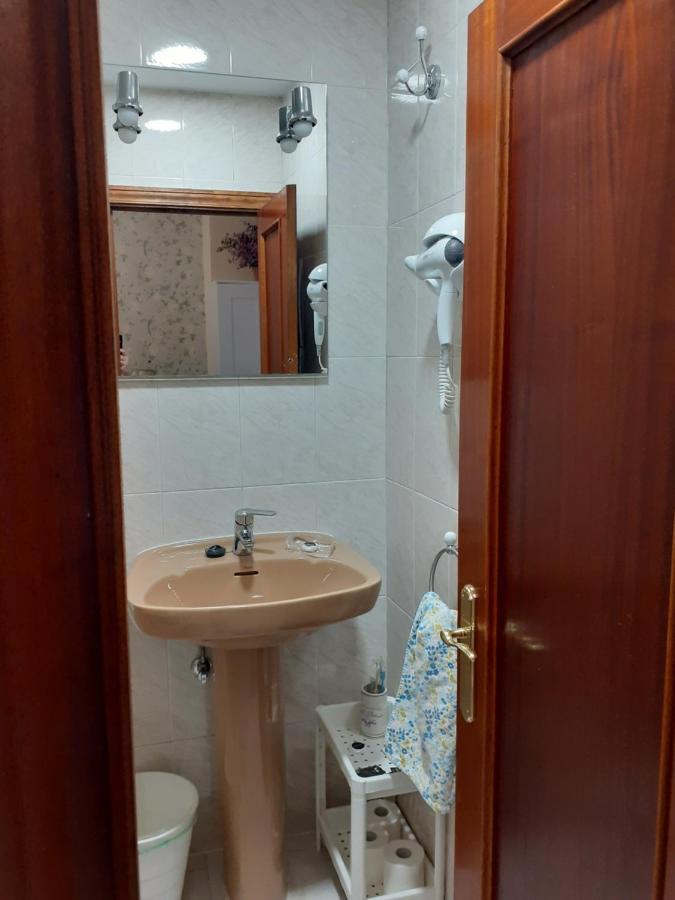 Uría 25 *