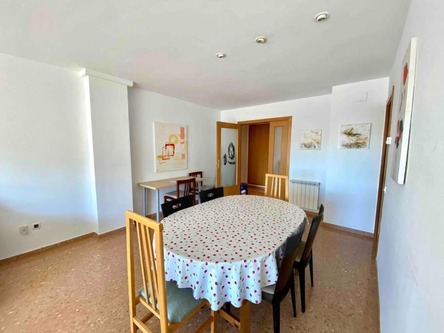 Big Family Parking And Noise Free Apartamento Terrassa