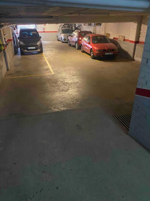 Big Family Parking And Noise Free * Terrassa