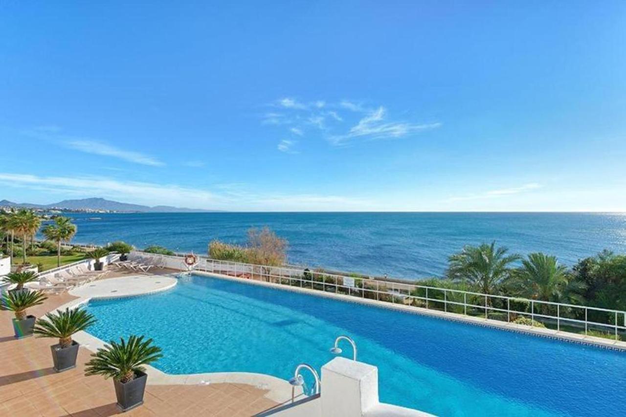 Spacious Stunning Views 2-bed Apartamento Estepona
