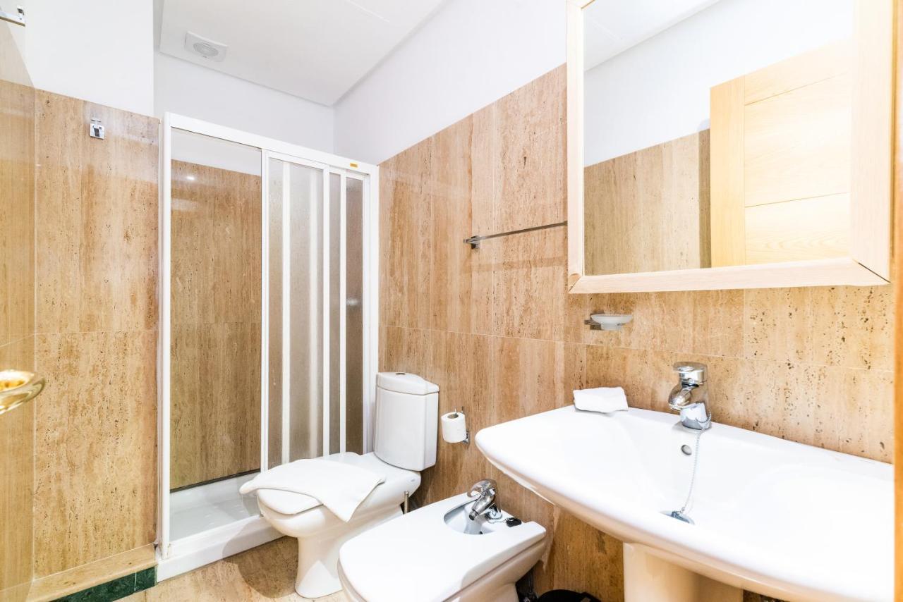 Apartamento Piso Junto A Mercado De San Agustin Y Catedral En Granada