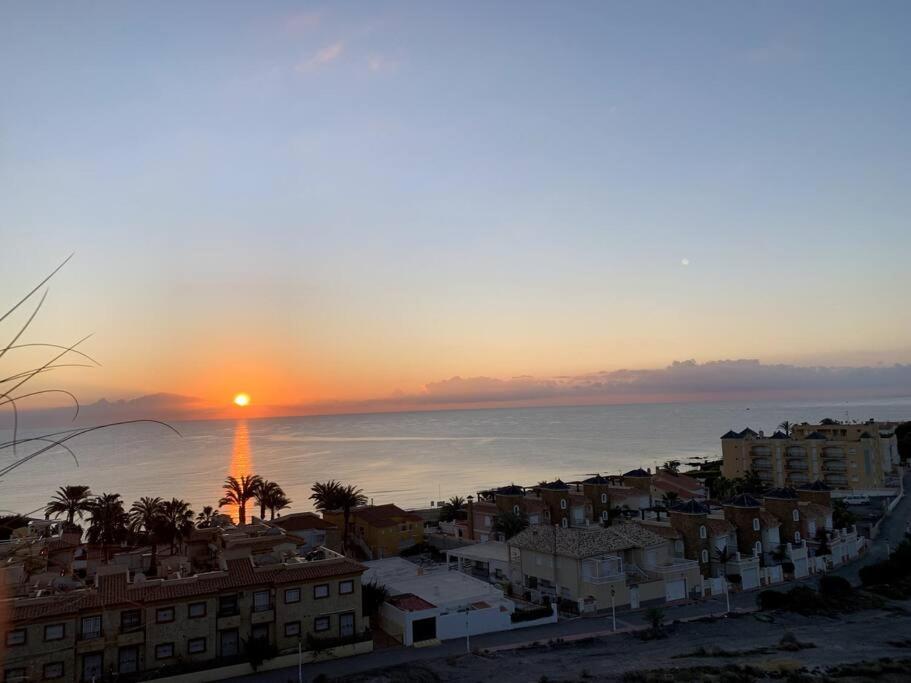 Precioso En Playa Con Vistas Y Piscina Apartamento