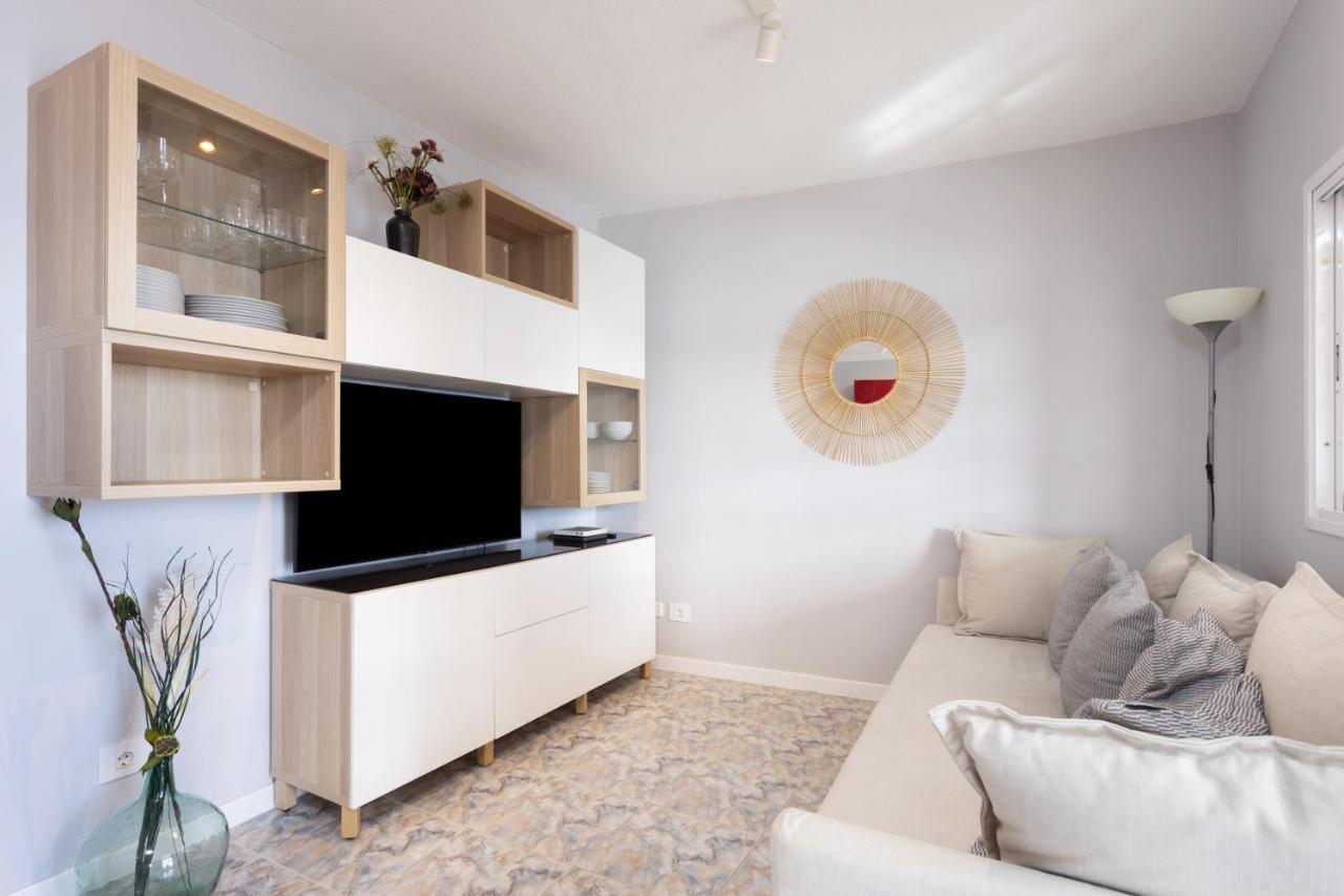 Home2book Stunning Beachfront House With Sea Views Holiday home *