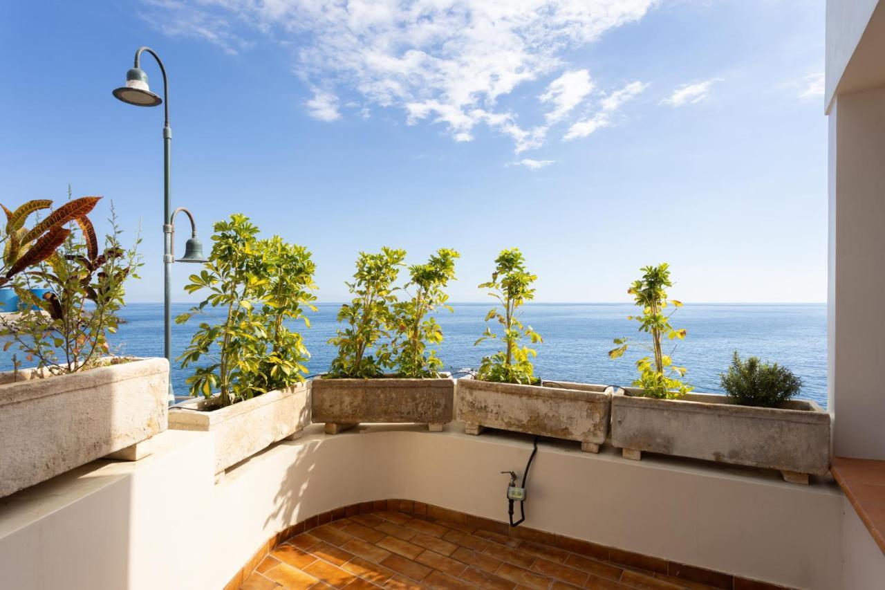 Home2book Stunning Beachfront House With Sea Views Сasa de vacaciones Candelaria