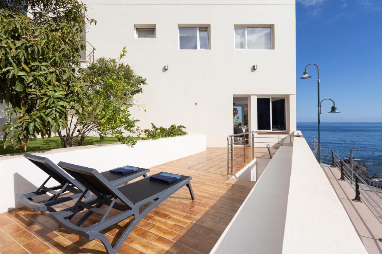 Holiday home Home2book Stunning Beachfront House With Sea Views