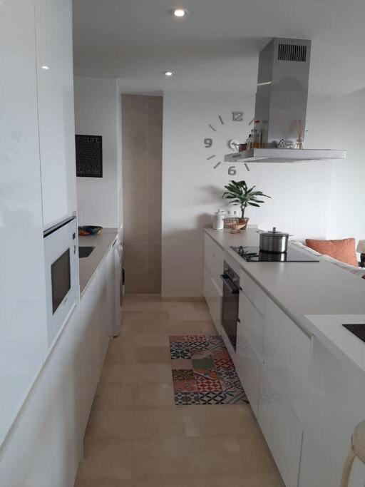 Top-floor Beachfront With Parking, Pool, & Spacious Sea-view Balcony Villajoyosa