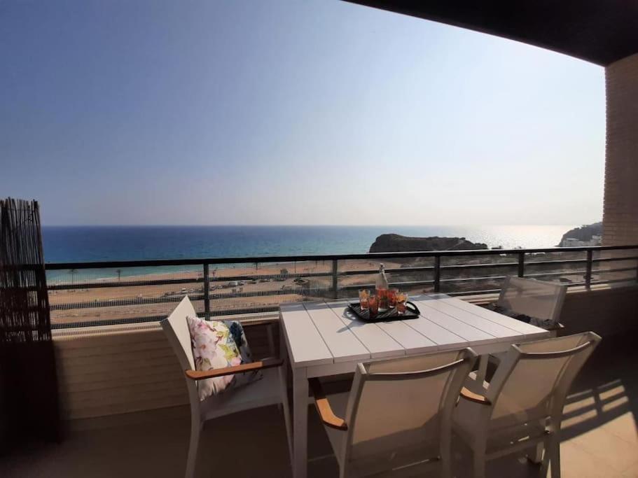 Top-floor Beachfront With Parking, Pool, & Spacious Sea-view Balcony Villajoyosa